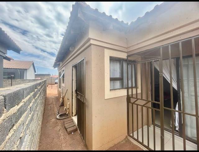 3 BEDROOM HOUSE FOR SALE IN VANDERBIJLPARK CE 4